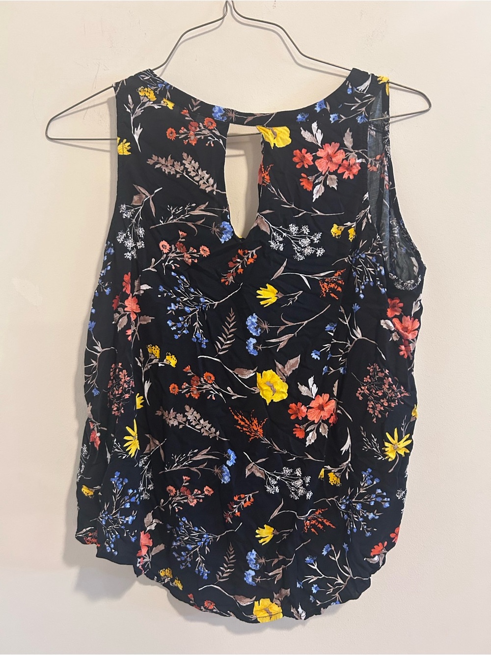 Old Navy Black Floral V-Neck Sleeveless Camisole - Picture 2 of 4